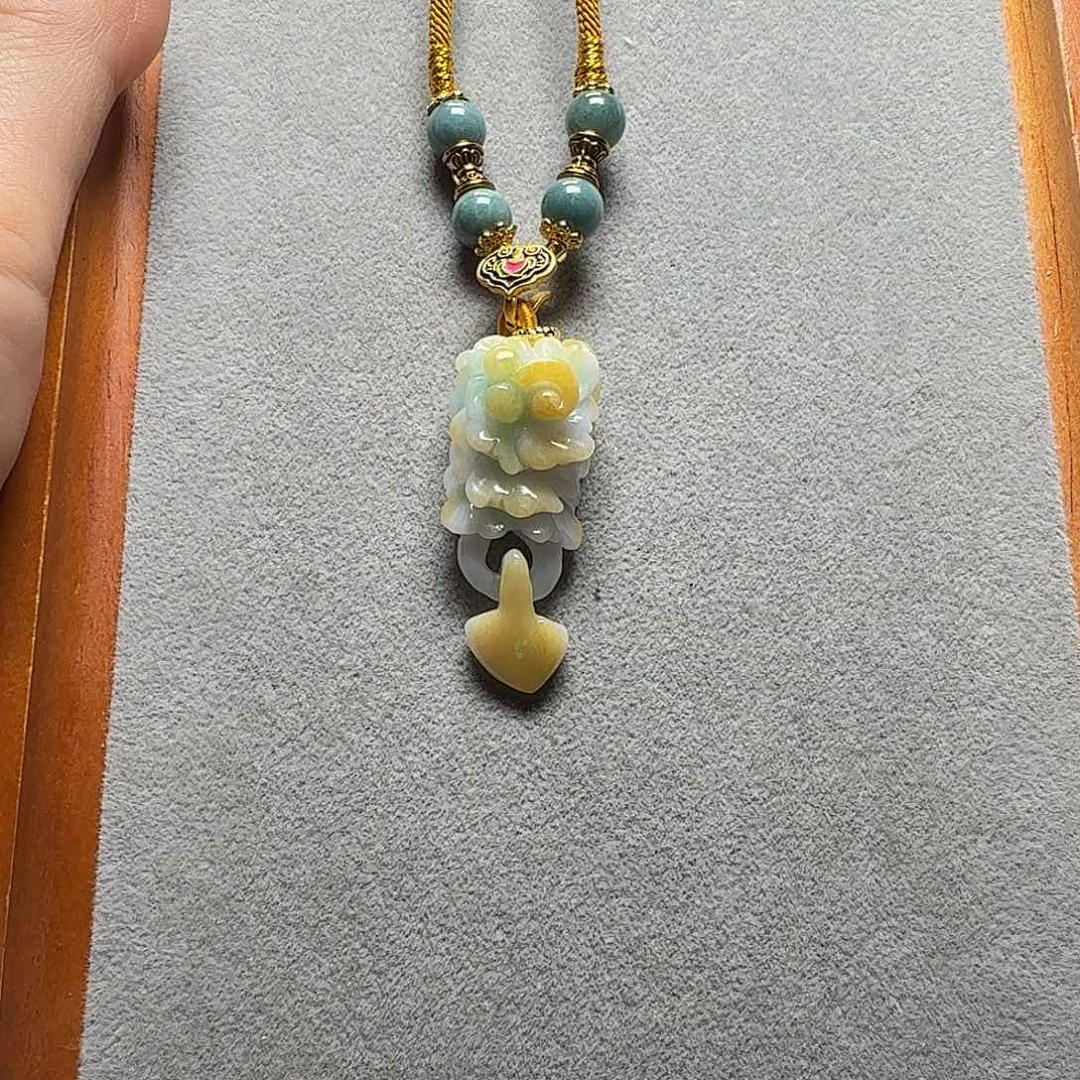 吊坠(赠链)未镶嵌翡翠