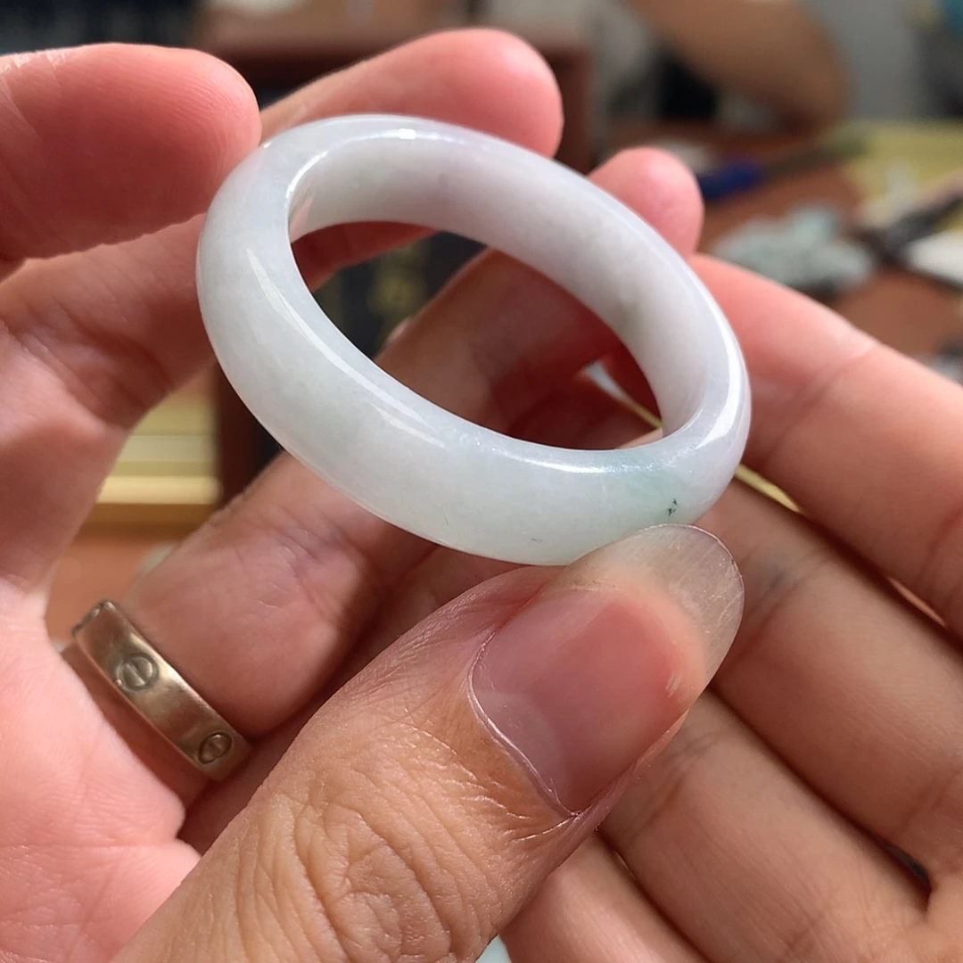 翡翠未镶嵌颈饰翡翠有裂