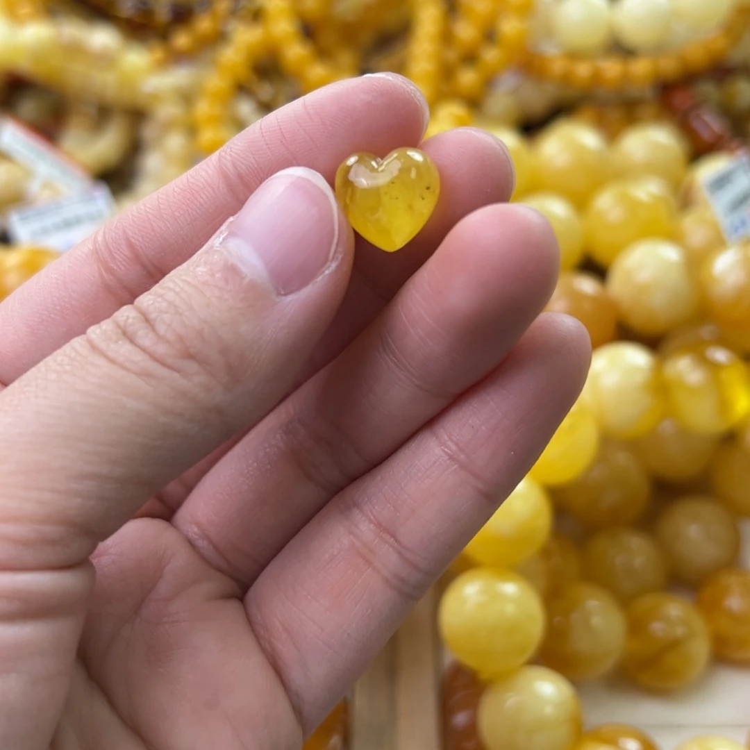 琥珀珠宝奇石未镶嵌