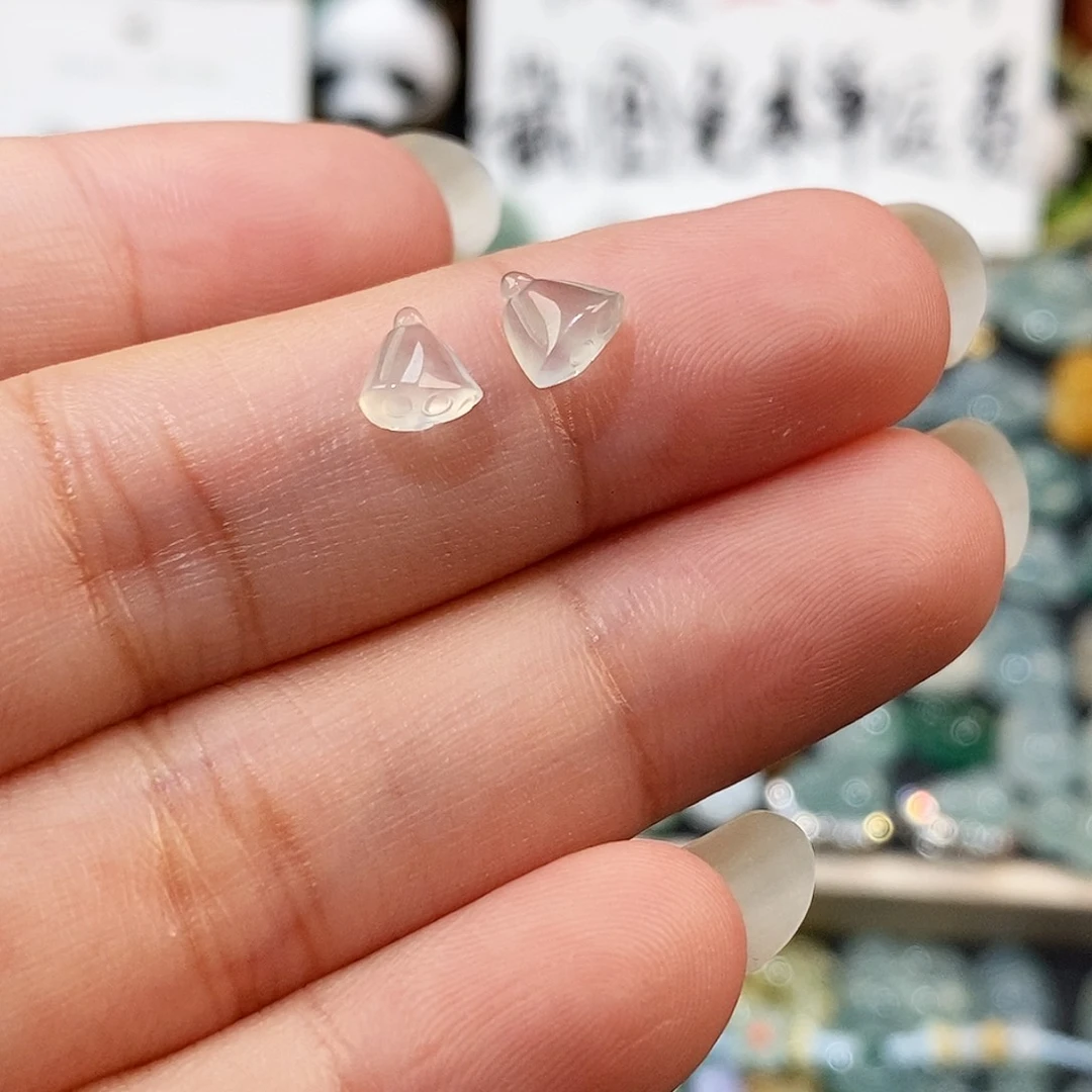 翡翠未镶嵌颈饰高冰莲蓬一对