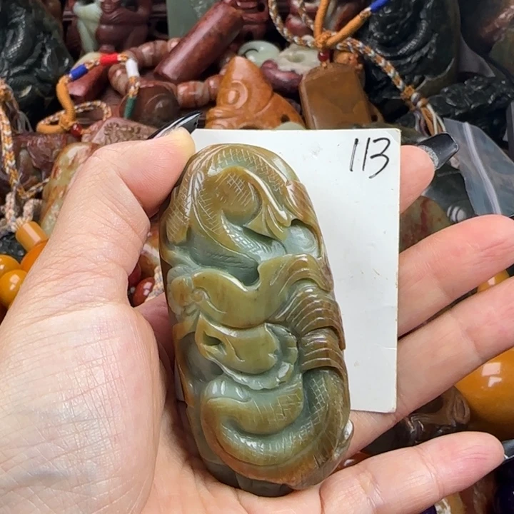 未镶嵌透闪石质玉珠宝奇石