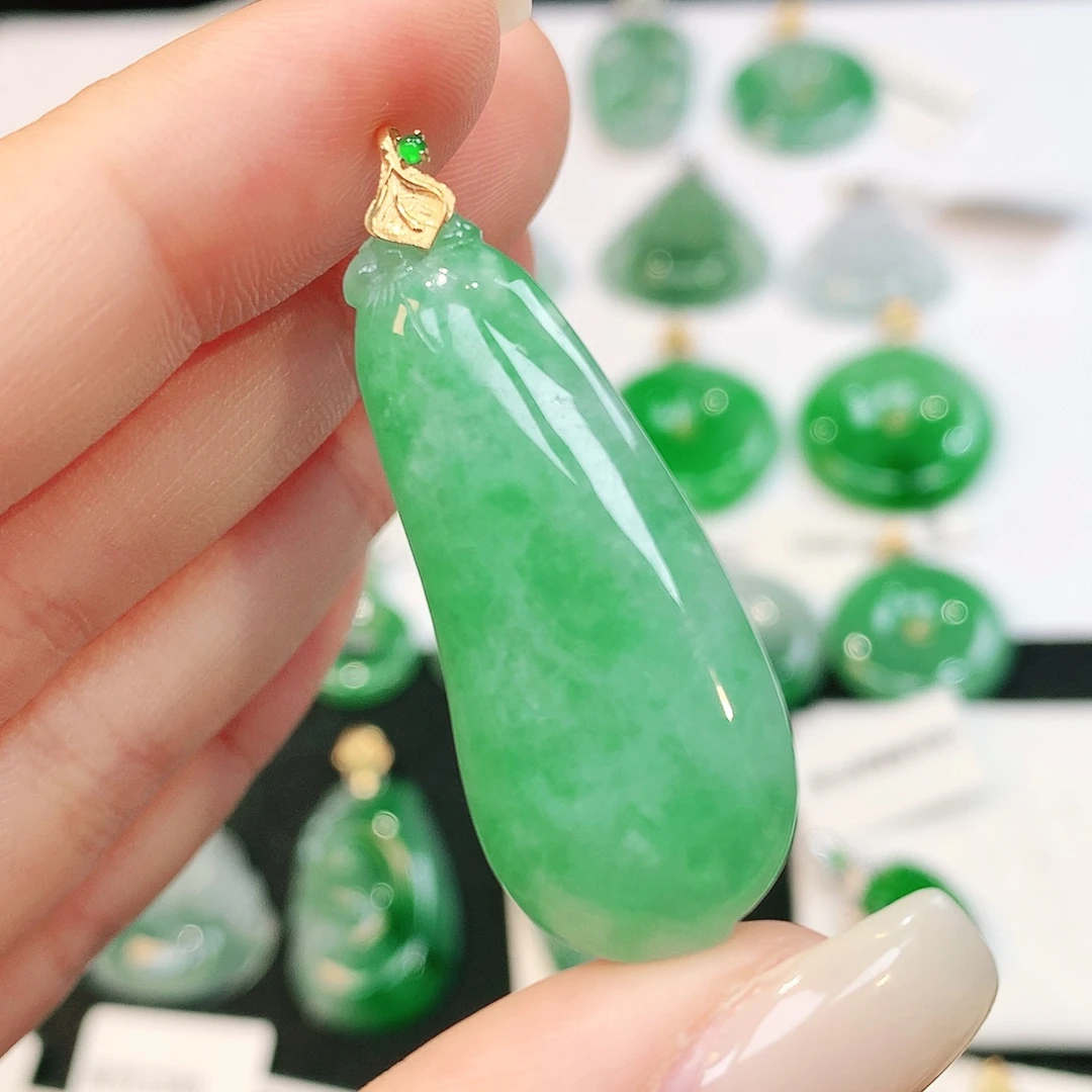 翡翠18K金镶嵌颈饰