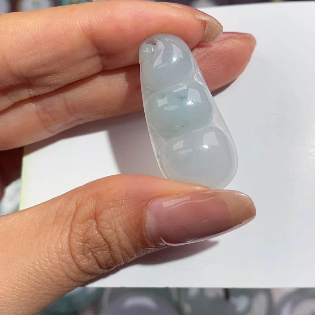 翡翠未镶嵌颈饰豆子吊坠