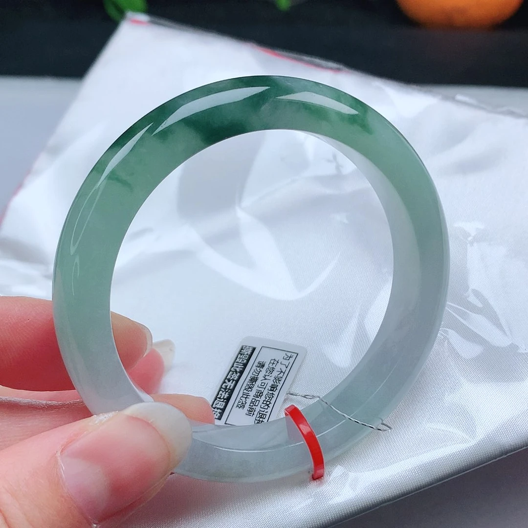 翡翠手镯未镶嵌54圈