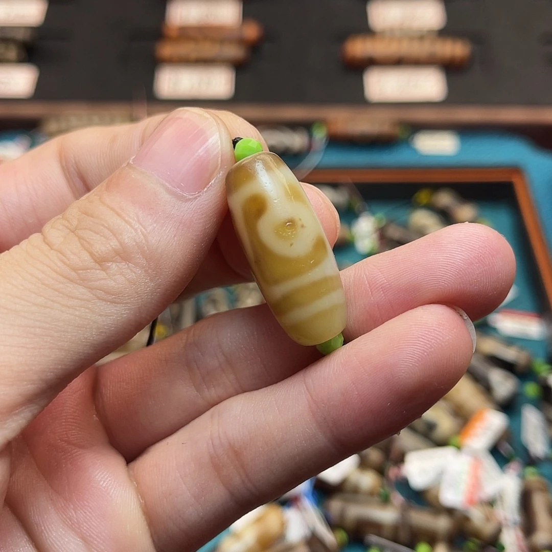 小***满玛瑙/玉髓未镶嵌珠宝半成品