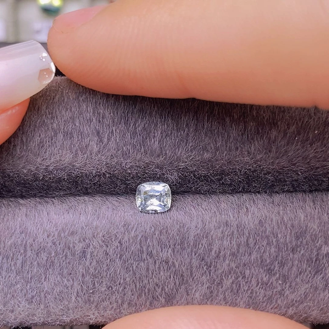 裸石蓝宝石白蓝宝通透无烧明亮0.60ct/3204号