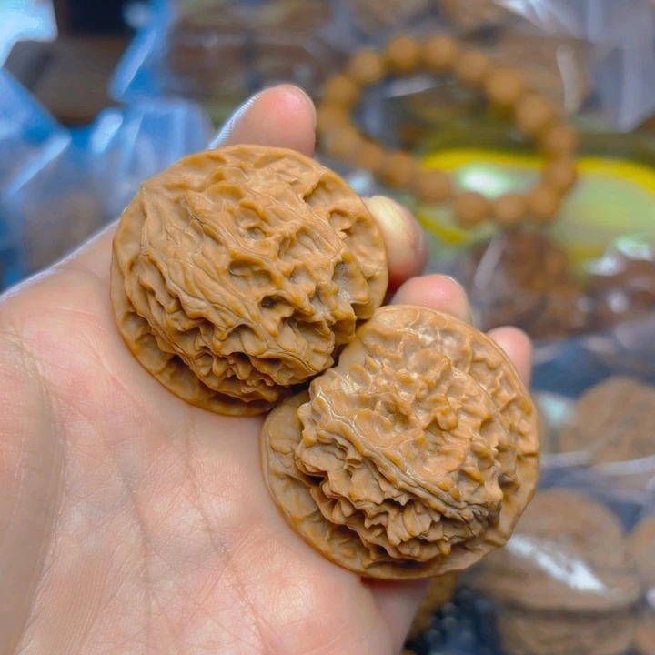 文玩核桃吊坠苹果园