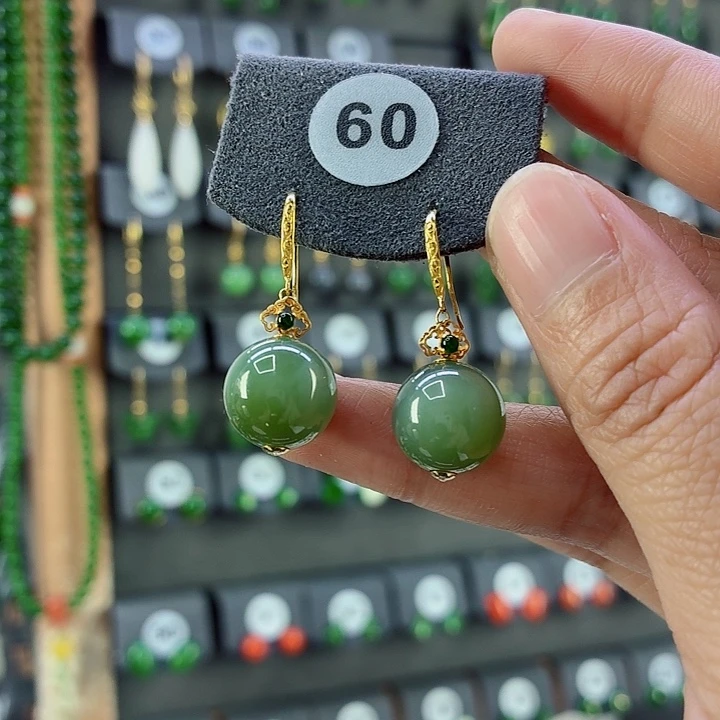 和田玉18K金镶嵌耳饰