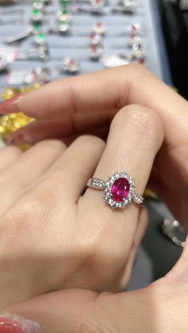18K金镶嵌天然无烧红宝石戒指 约1.20ct