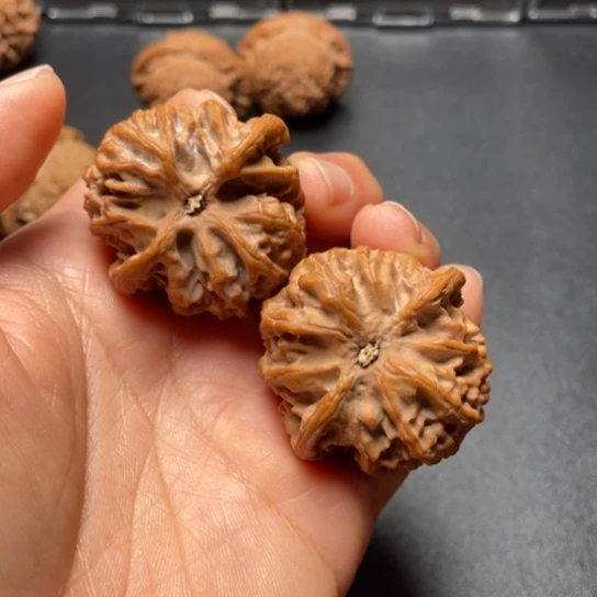 【闪购商品】把件文玩核桃苹果……，