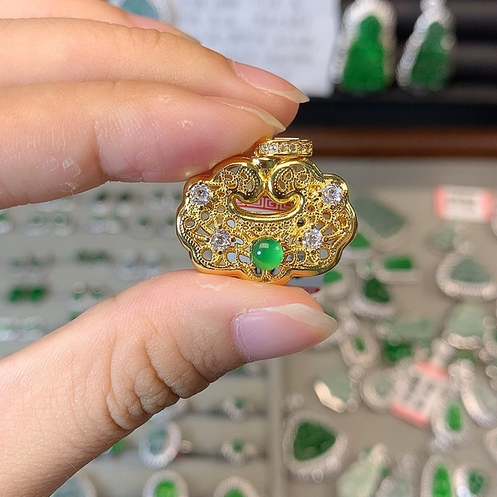 翡翠未镶嵌颈饰吊坠