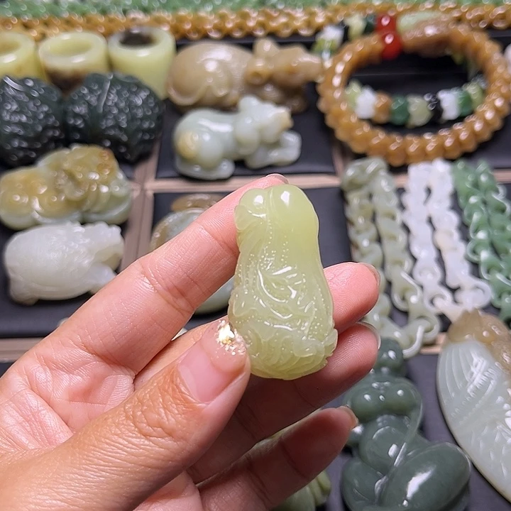 少***冰和田玉未镶嵌挂件