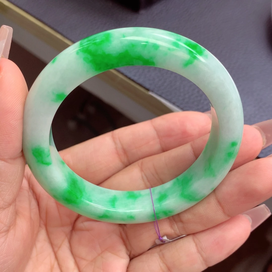 翡翠手镯未镶嵌缅甸