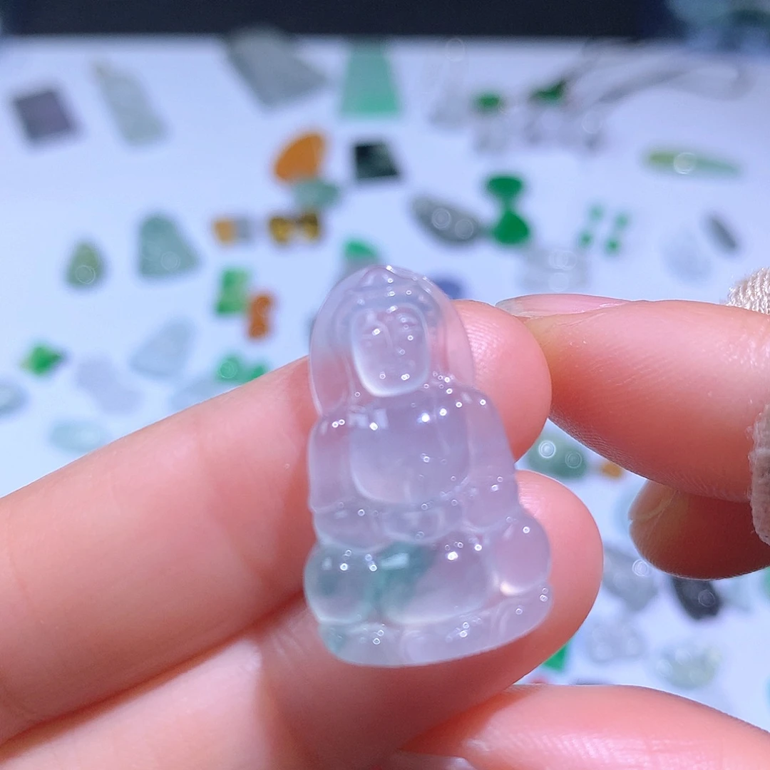 翡翠颈饰未镶嵌观音