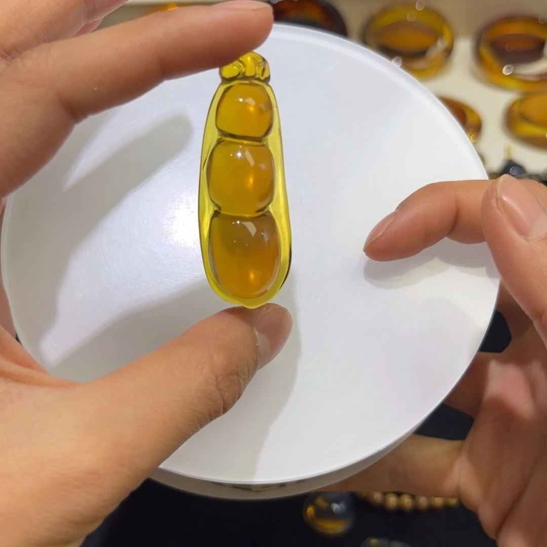 琥珀手镯未镶嵌豆子6克