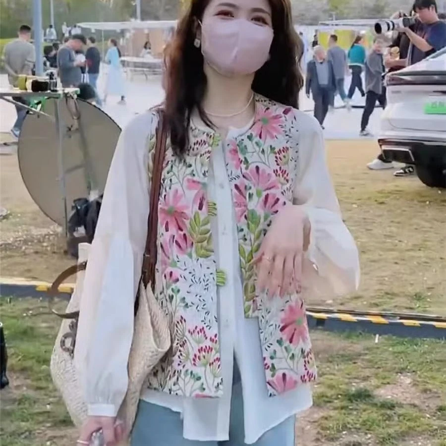 2025新款重工提花刺绣马甲女设计感国风气质百搭减龄外穿上衣大码