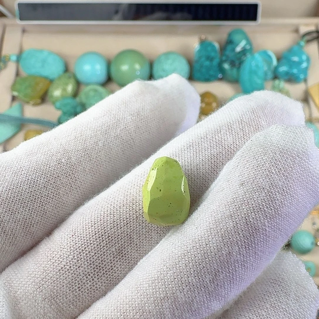 绿松石未镶嵌珠宝奇石