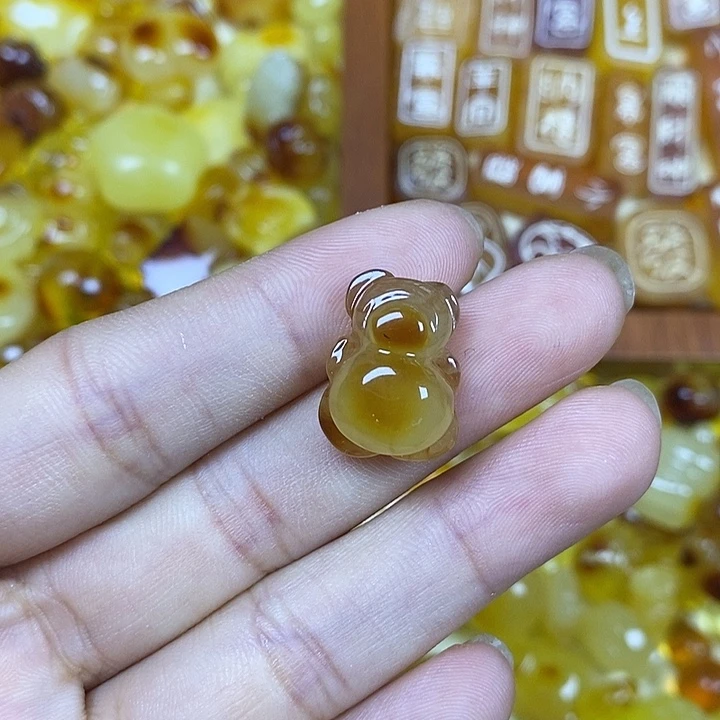 吊坠橄榄核抱抱熊26