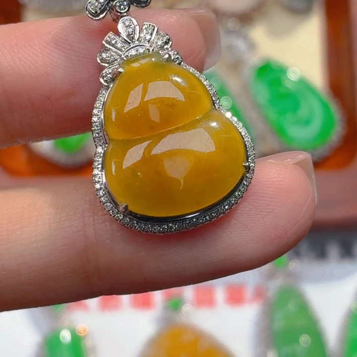 翡翠18K金镶嵌颈饰