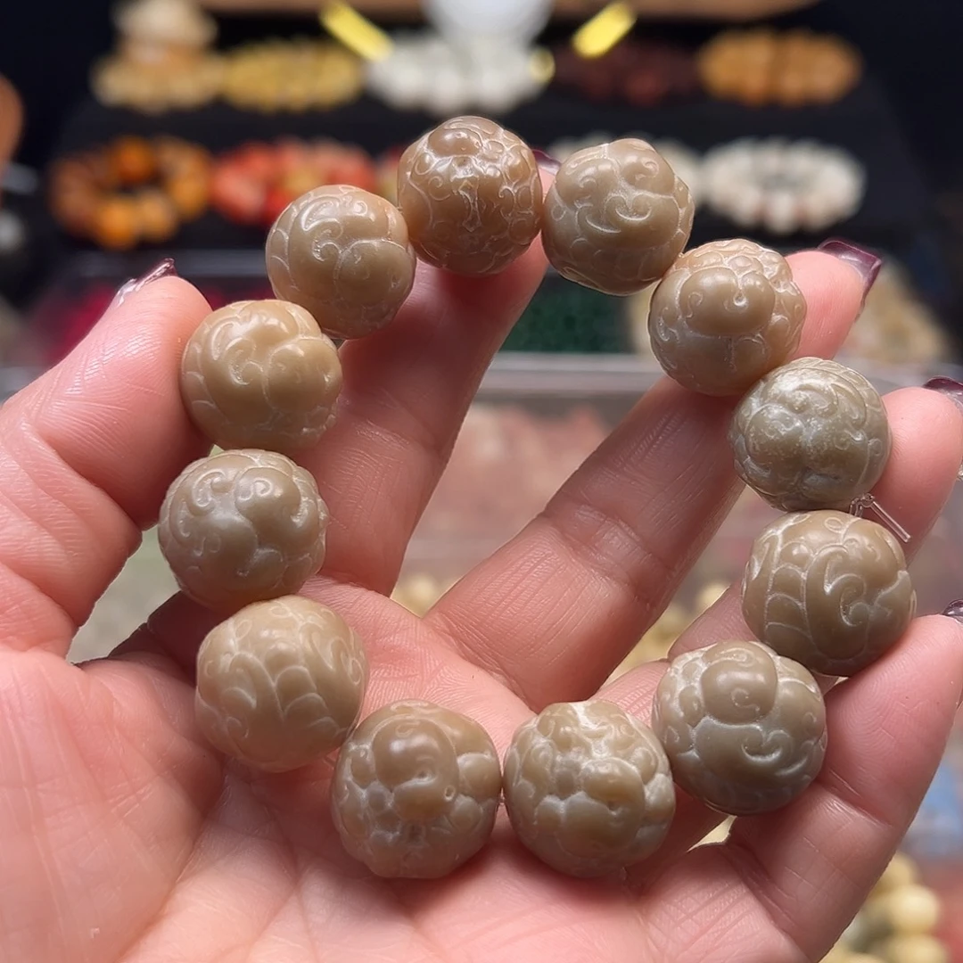 手串菩提根/象牙果微瑕貔貅一条