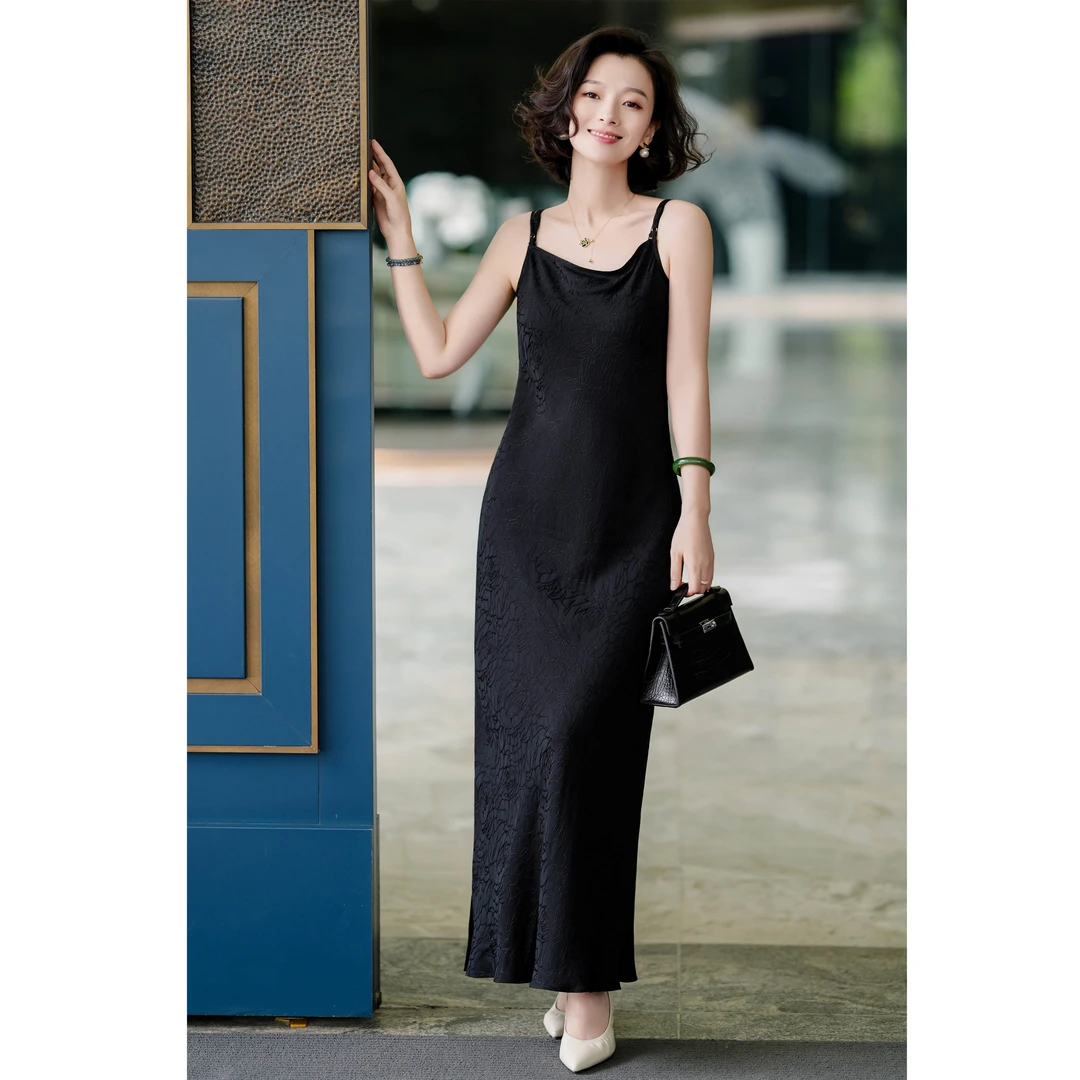 西子/【黑玫瑰】玫瑰纤维气质修身显瘦百搭吊带连衣裙/DDHJ053