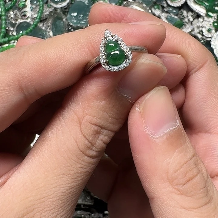 翡翠未镶嵌颈饰天然A货翡翠放漏