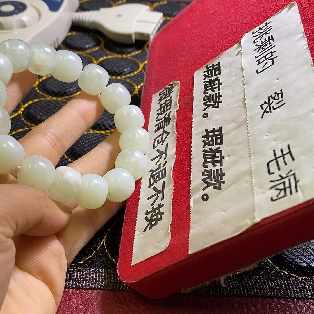 未镶嵌岫玉手链一个