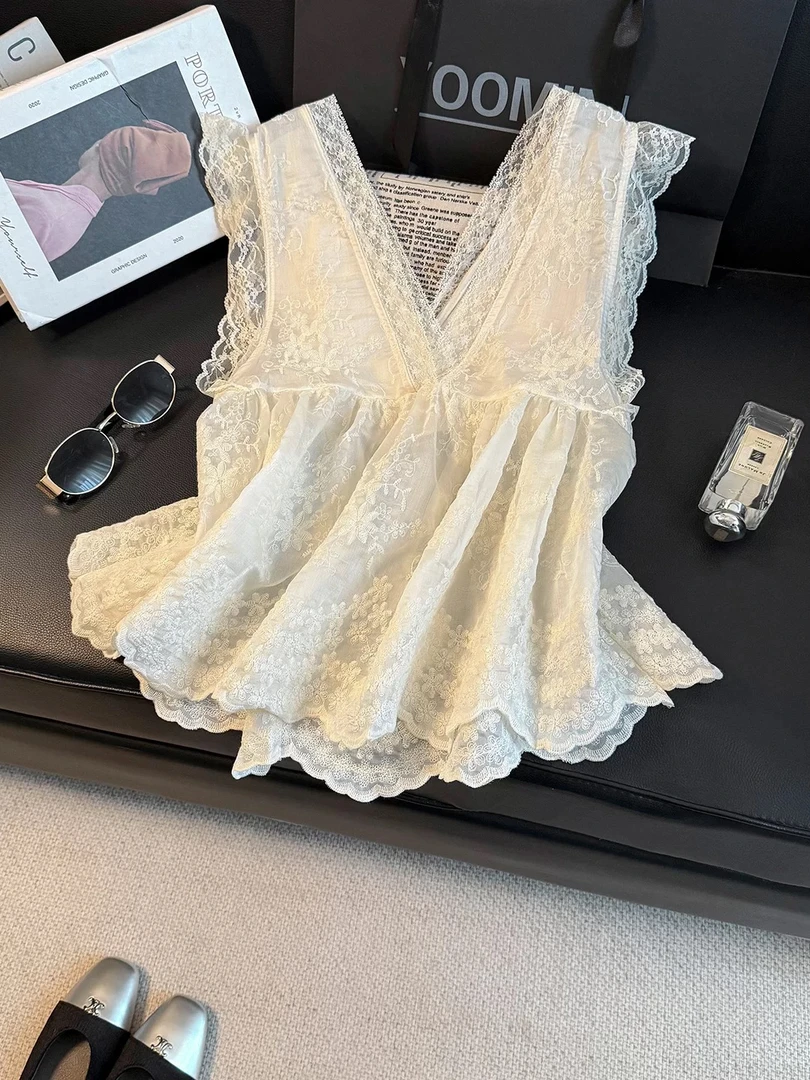 【秀宝女装】设计感时尚气质蕾丝花边V领刺绣衬衫XB4177