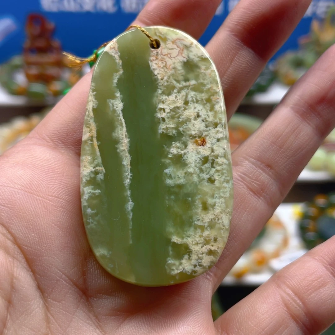 透闪石质玉未镶嵌挂件