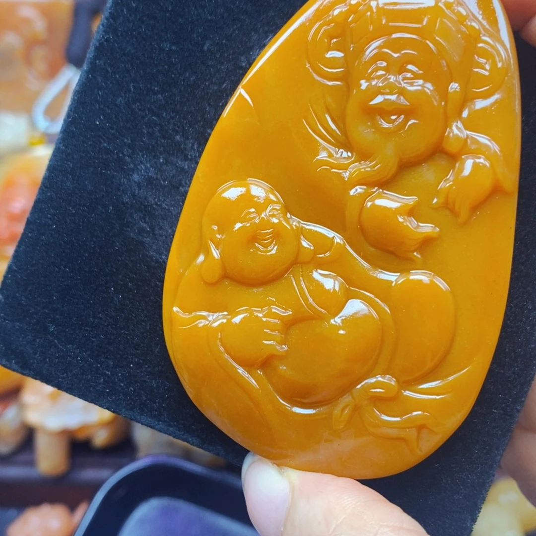 未镶嵌石英质玉（黄龙玉）颈饰