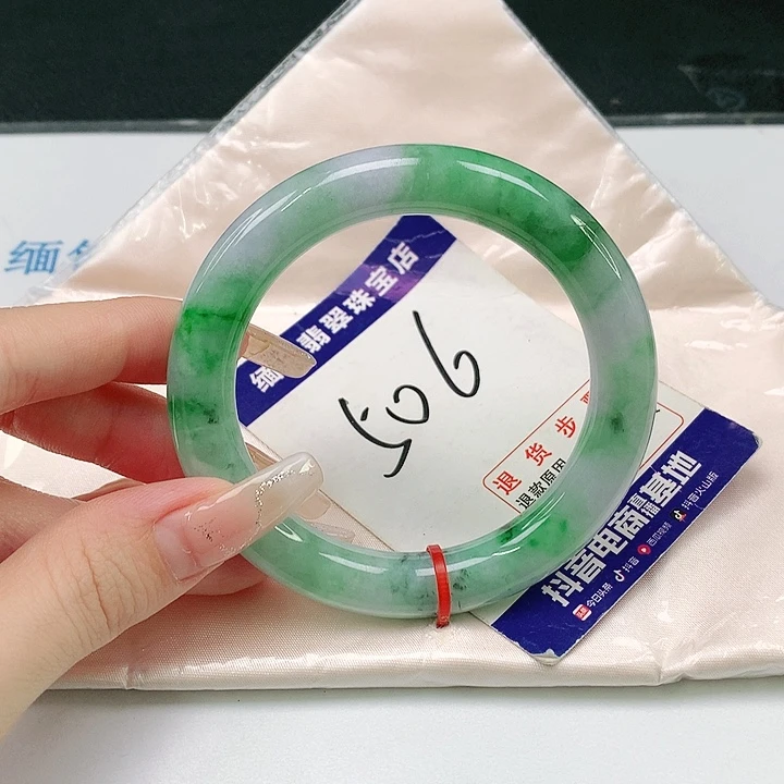 翡翠手镯（圆镯）未镶嵌