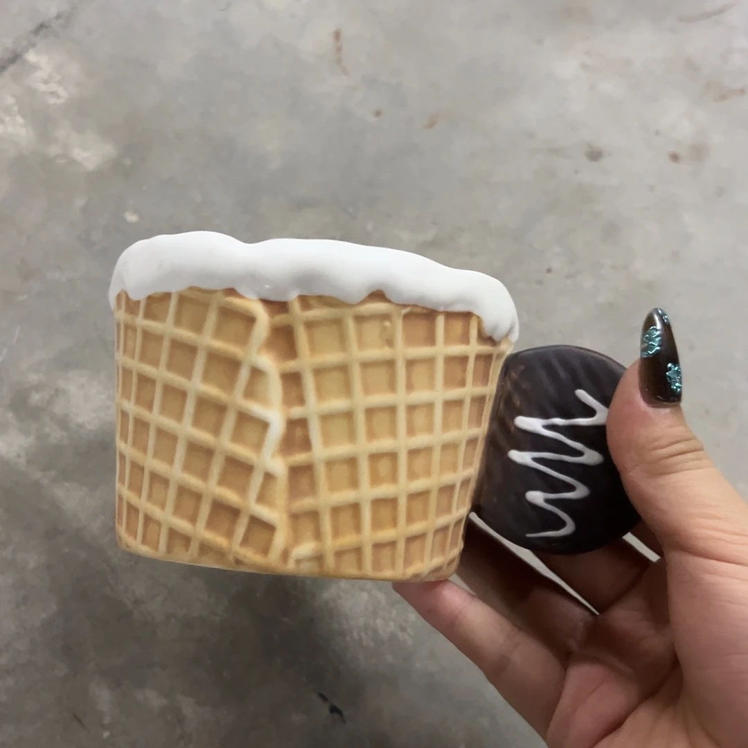 搪瓷微瑕华夫饼黄色杯黑色把