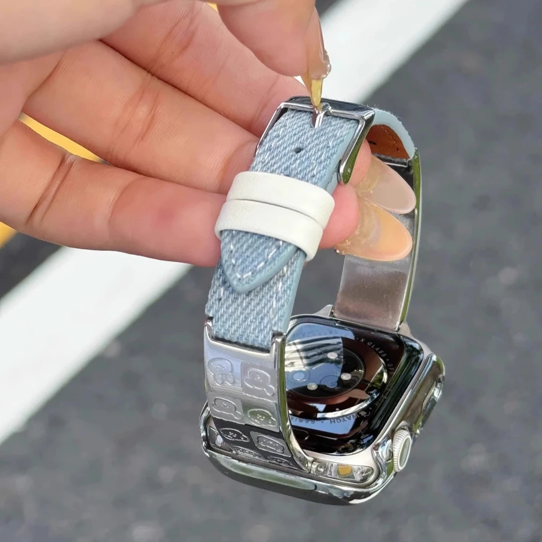 适用苹果S10手表iwatchS9表带S8女款手镯式SE小熊金属拼皮质7秋冬