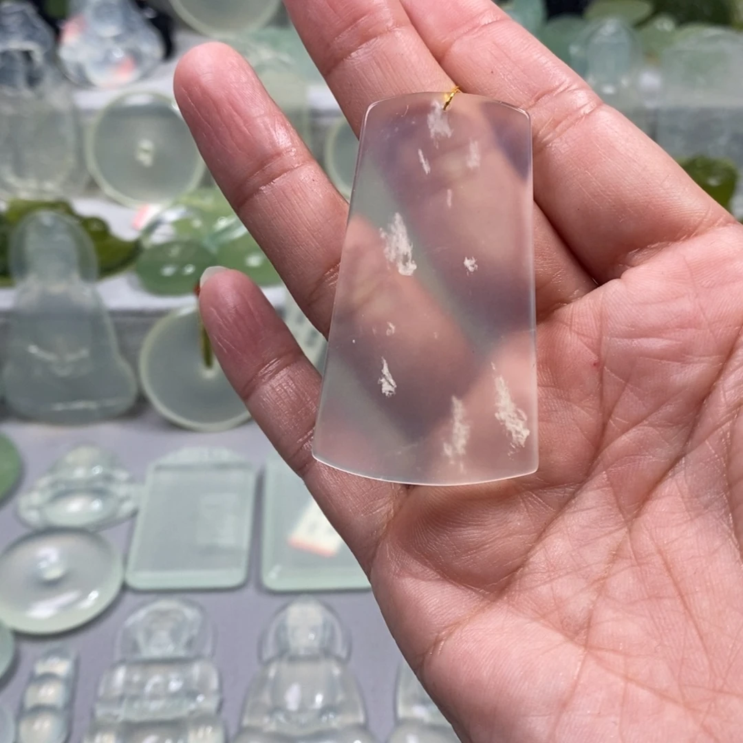 蛇纹石玉未镶嵌颈饰