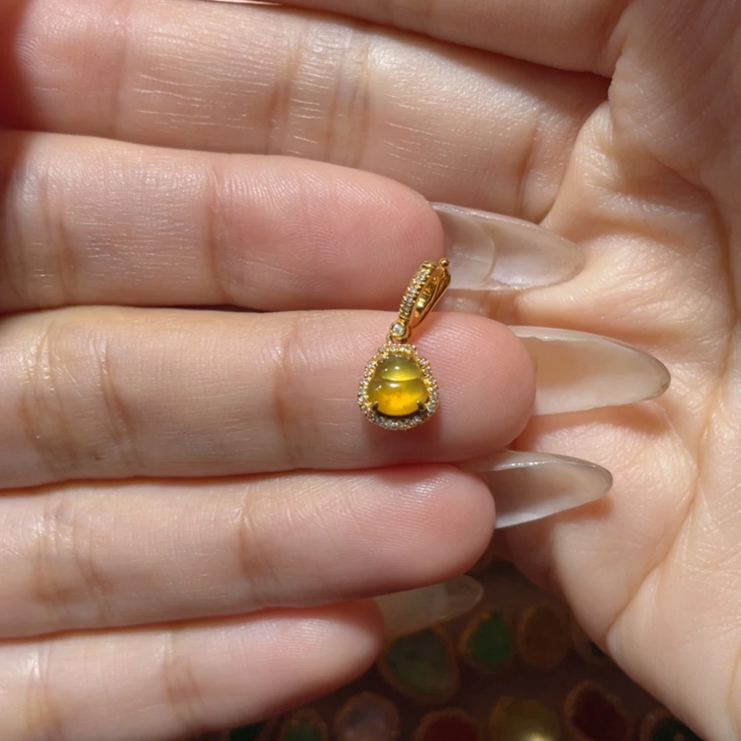 【闪购商品】颈饰18K金镶嵌翡翠