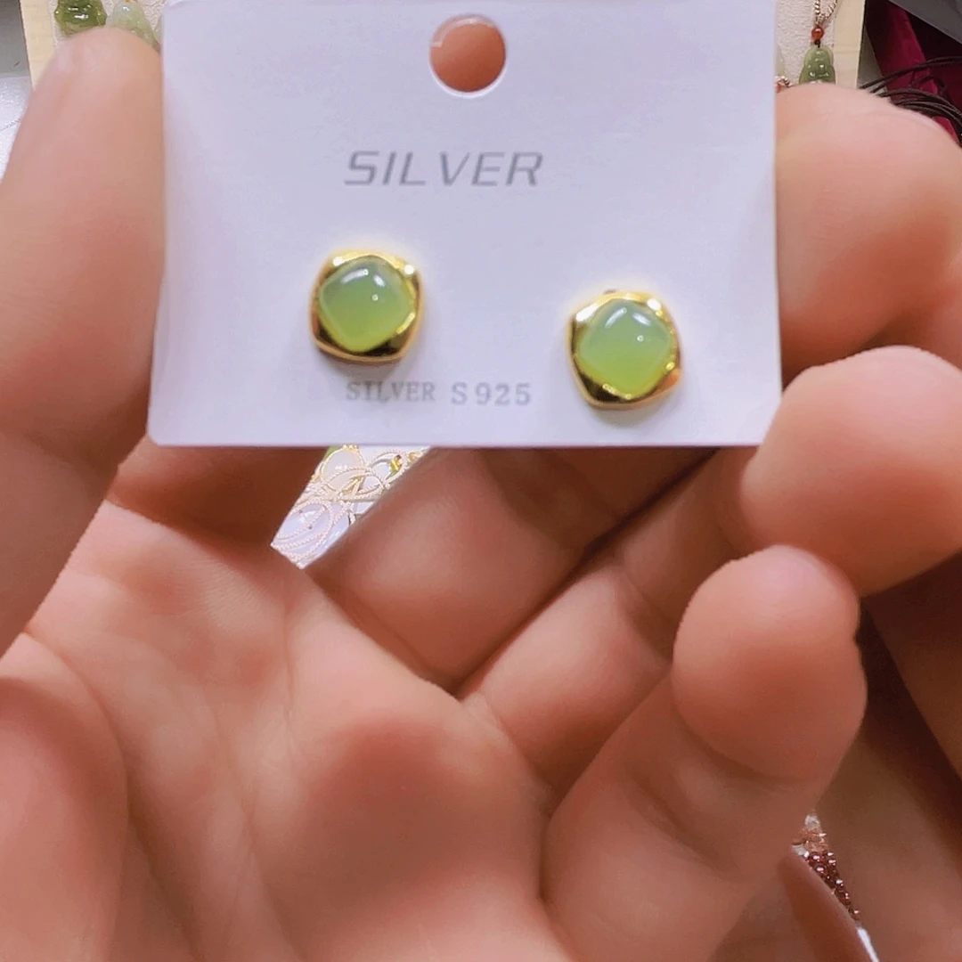 和田玉耳饰未镶嵌