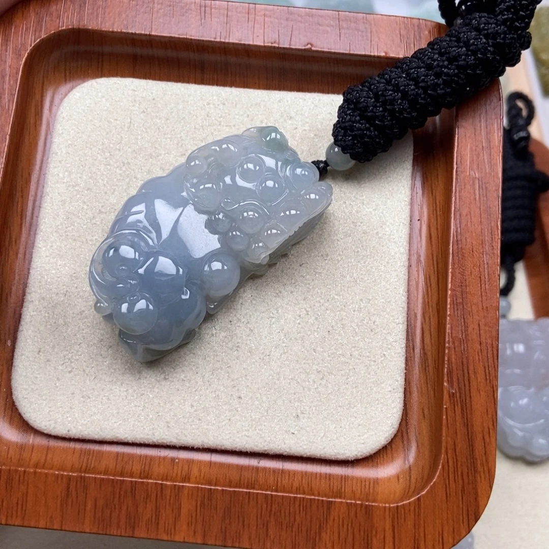 小***防翡翠未镶嵌颈饰霸王