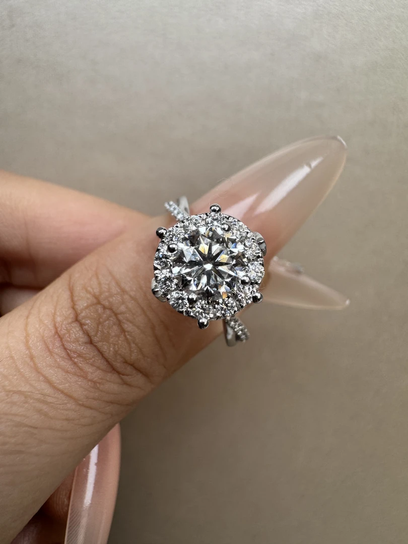 18K金镶嵌天然钻石一克拉HVS1（GIA）13#豪镶钻戒