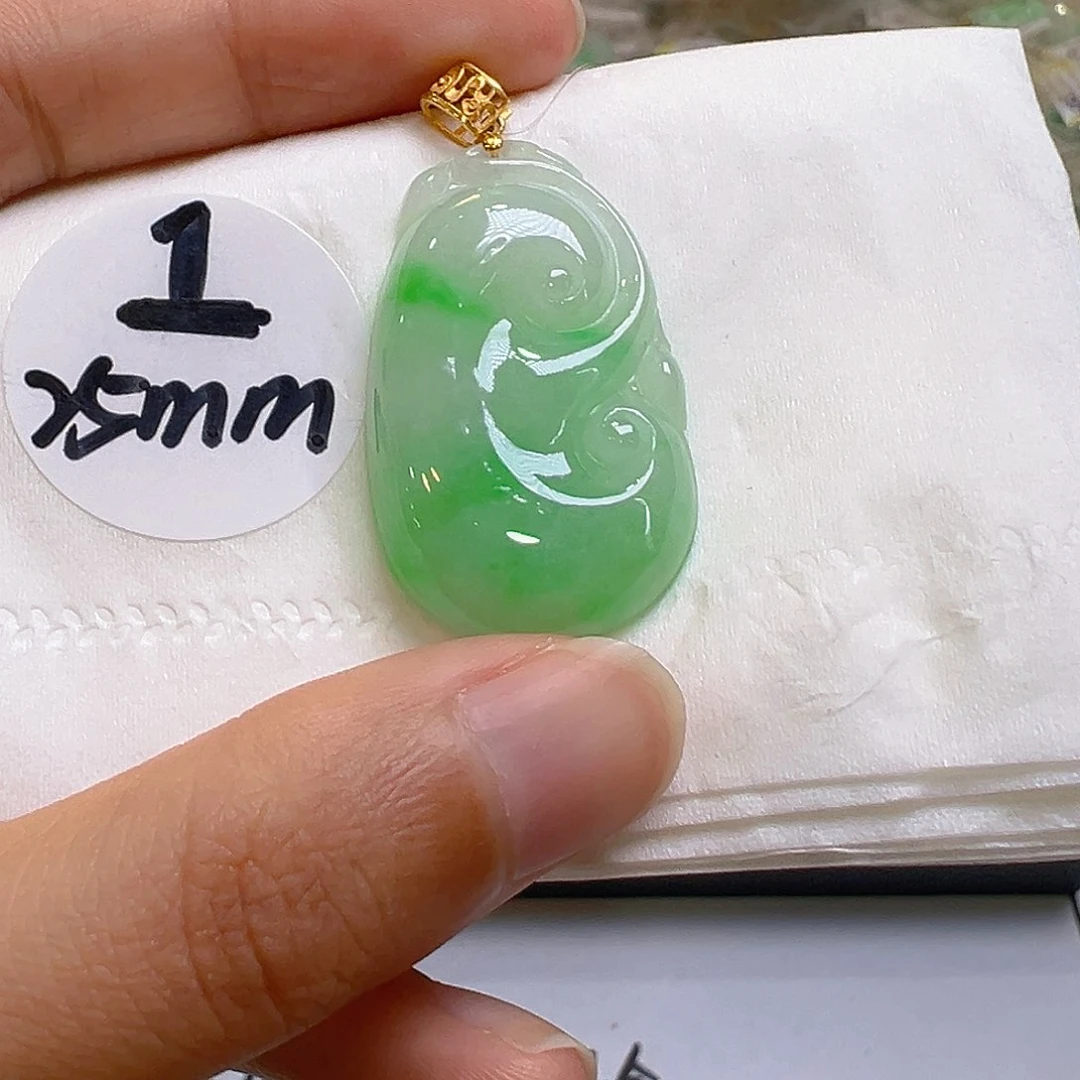 翡翠18K金镶嵌颈饰翡翠