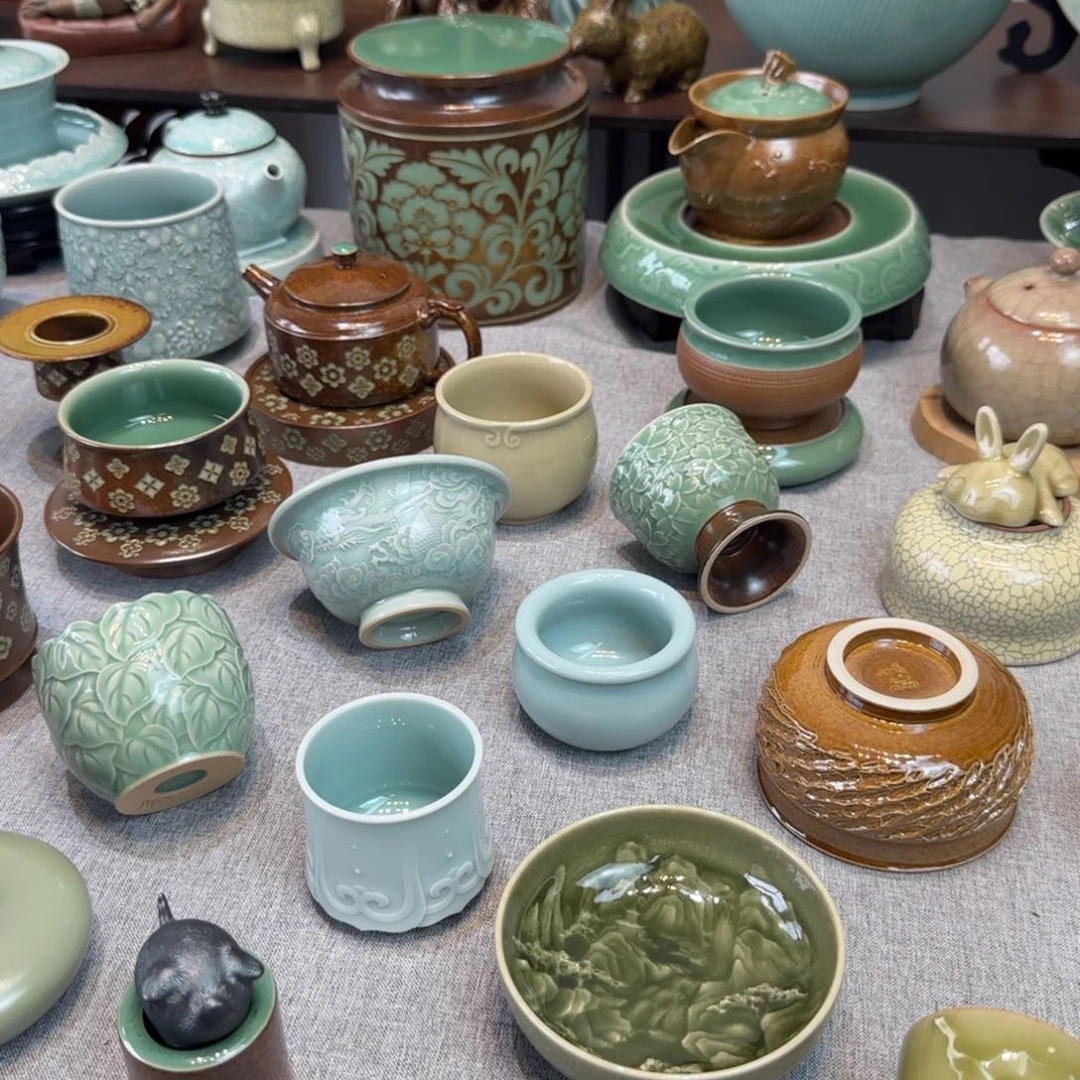 昨**辰龙泉青瓷手捧杯