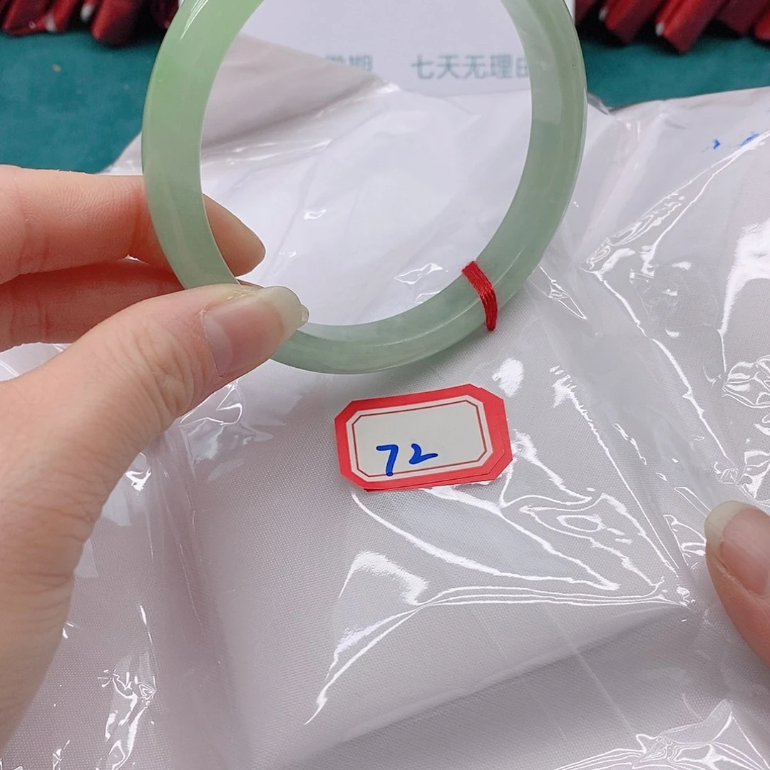 翡翠手镯未镶嵌花**.722222222