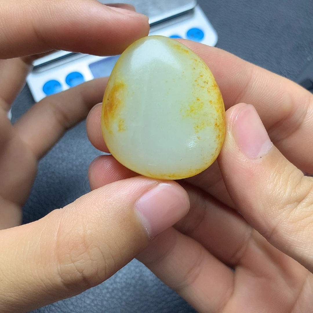 和田玉未镶嵌把件