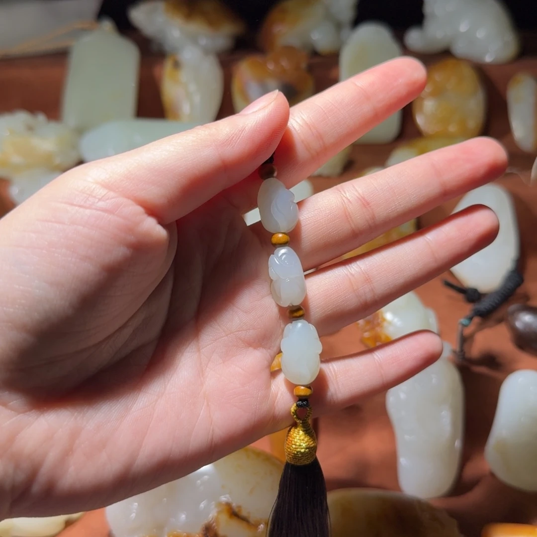 爱***店和田玉未镶嵌颈饰