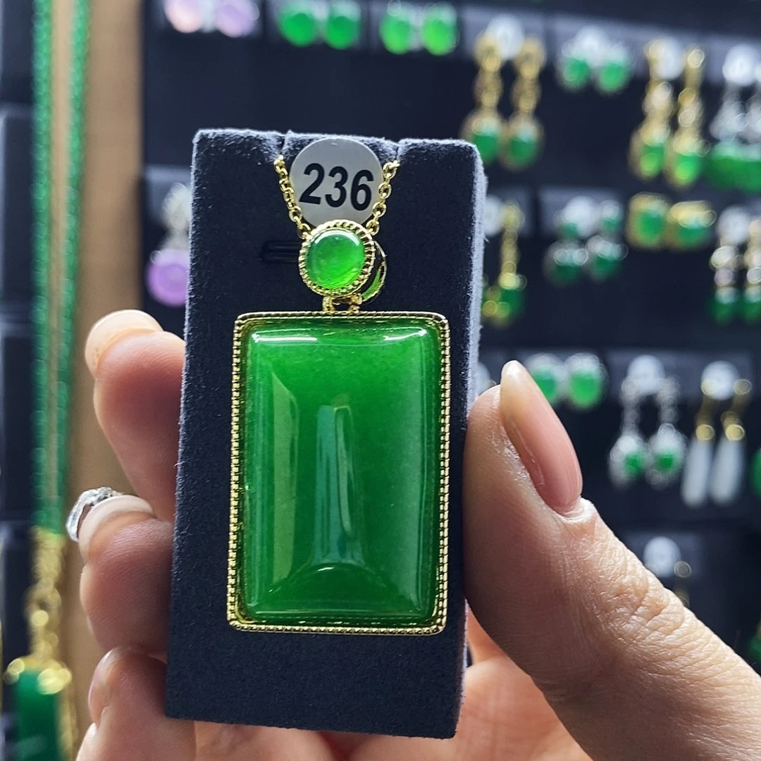 翡翠未镶嵌耳饰236