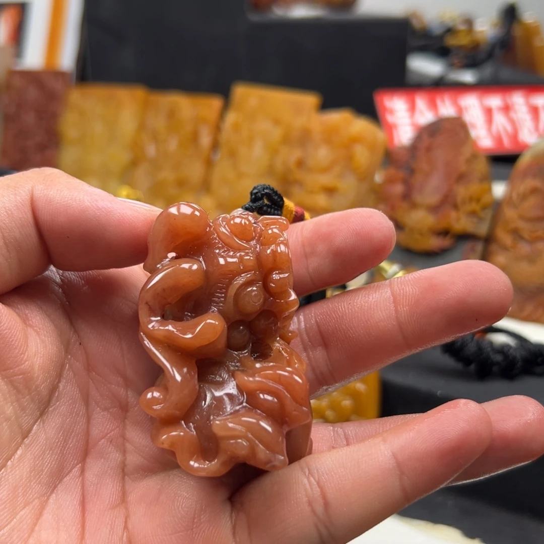 未镶嵌石英质玉（黄龙玉）多样性发货，发其一