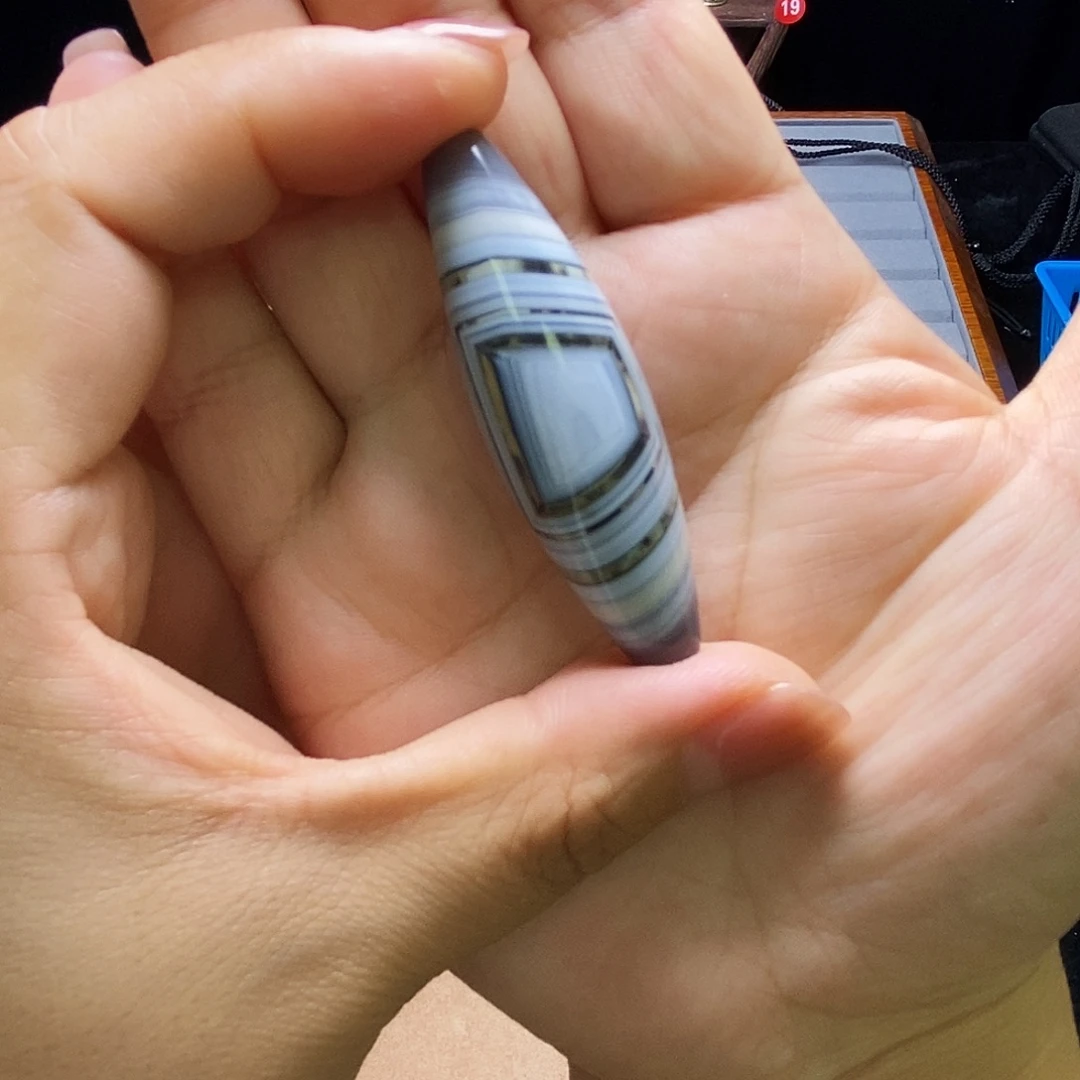 大***，玛瑙/玉髓未镶嵌颈饰