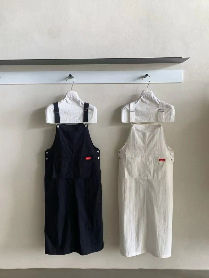 松弛感背带裙显瘦