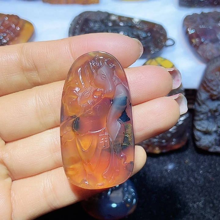 琥珀颈饰未镶嵌马面