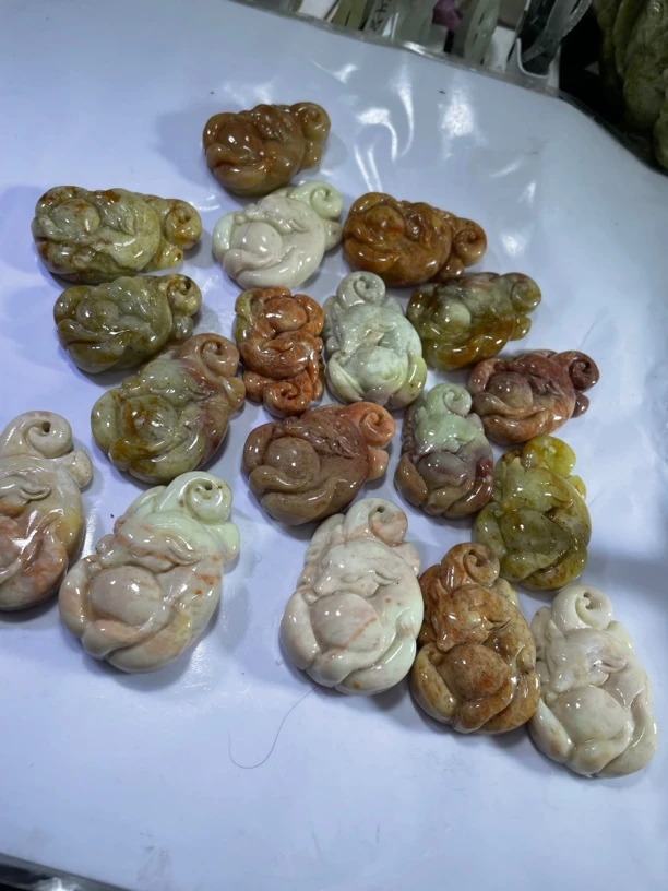 岫玉辽阳红辽阳粉九尾狐狸吊坠（不挑）（随机发货）一个