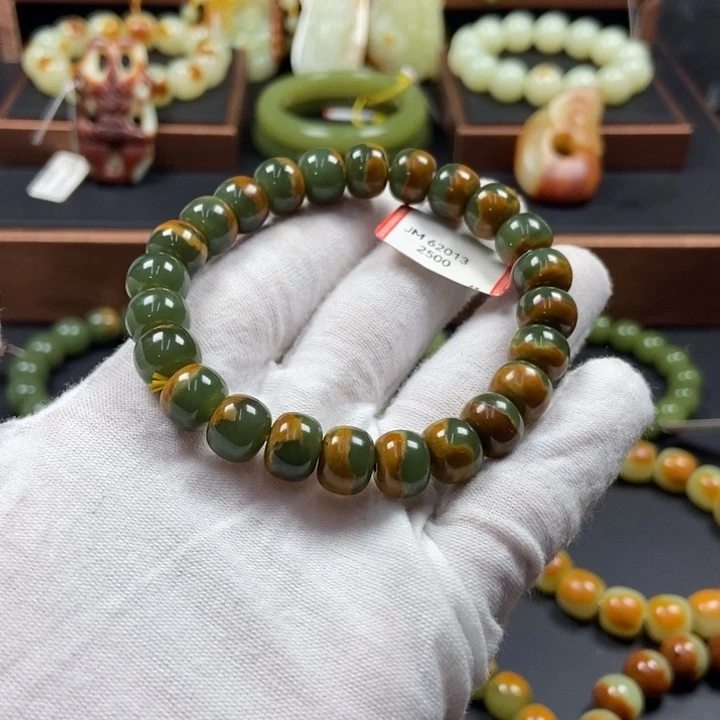 时***转透闪石质玉未镶嵌手链
